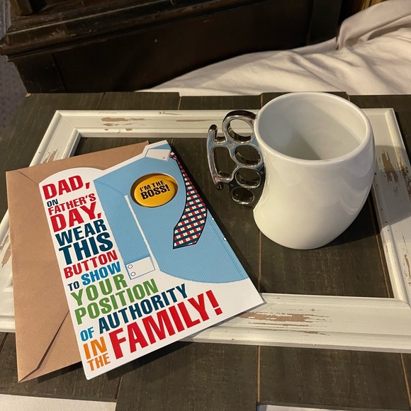 Knockout Fred silver and white brass knuckles mug and Father’s Day card. - Picture 1 of 7